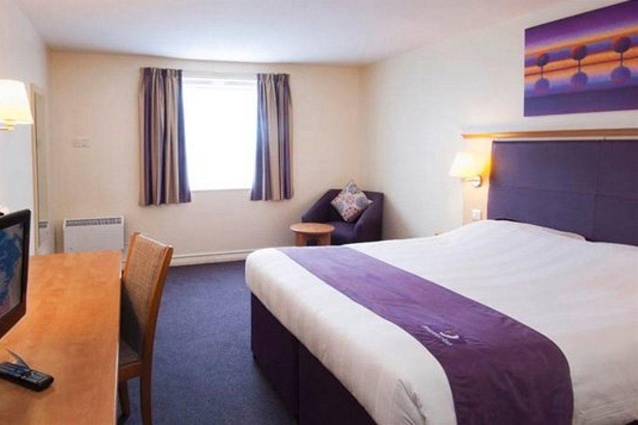 Premier Inn Cannock South エクステリア 写真